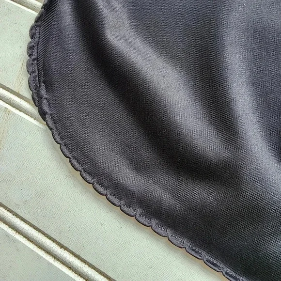 Vanity Fair Women's Black Skirt Slip Elastic Waist Lace Trim 18" Stretch Size M - Picture 3 of 7